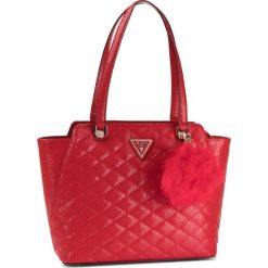 Torebka GUESS - Astrid (SG) HWSG74 79230 RED. Czerwone torebki klasyczne damskie Guess, z aplikacjami, ze skóry ekologicznej, klasyczne, bez dodatków. W wyprzedaży za 559,00 zł.