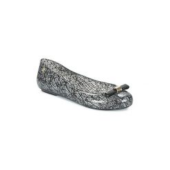 Baleriny Melissa SPACE LOVE. Czarne baleriny damskie Melissa, bez wzorów, bez obcasa. W wyprzedaży za 383,20 zł.