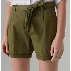 Bawełniane szorty z wiązaniem - Khaki. Brązowe szorty damskie Mohito, bez wzorów, z bawełny. Za 79,99 zł.