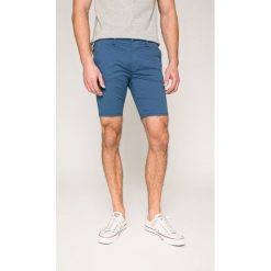 Guess Jeans - Szorty. Szare spodenki jeansowe męskie Guess Jeans, z aplikacjami, casualowe. W wyprzedaży za 199,90 zł.