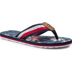 Japonki TOMMY HILFIGER - Tropical Print Beach Sandal FM0FM02345 Rwb 020. Niebieskie klapki męskie TOMMY HILFIGER, bez wzorów, ze skóry. Za 159,00 zł.