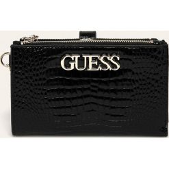 Guess Jeans - Portfel. Czarne portfele damskie Guess Jeans, z aplikacjami, z poliesteru. Za 289,90 zł.