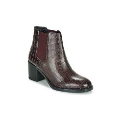 Botki Clarks MASCARPONE. Czerwone botki damskie Clarks, bez obcasa, bez zapięcia. W wyprzedaży za 461,30 zł.
