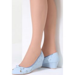Niebieskie Koturny Sweatheart. Niebieskie czółenka marki vices, na koturnie. Za 69,99 zł.