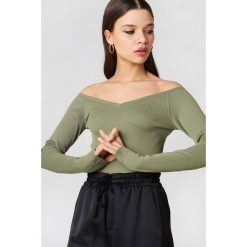Cheap Monday Top Vee - Green. Zielone topy damskie marki Cheap Monday, bez wzorów, z materiału, bez kołnierzyka. W wyprzedaży za 80,97 zł.