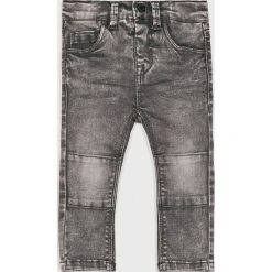 Name it - Jeansy dziecięce 80-104 cm. Szare spodnie chłopięce Name it, bez wzorów, z elastanu. W wyprzedaży za 99,90 zł.