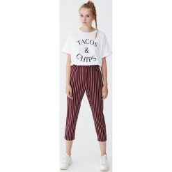 Spodnie paper bag w prążki. Czarne spodnie damskie Pull&Bear. Za 119,00 zł.