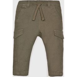 Blukids - Spodnie dziecięce 74-98 cm. Żółte spodnie chłopięce Blukids, bez wzorów, z elastanu, casualowe. W wyprzedaży za 39,90 zł.