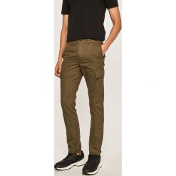 Tommy Hilfiger - Spodnie. Zielone spodnie męskie TOMMY HILFIGER, na co dzień, bez wzorów, z bawełny. W wyprzedaży za 329,90 zł.