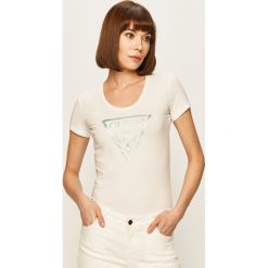 Guess Jeans - T-shirt. Białe bluzki damskie Guess Jeans, s, z nadrukiem, z elastanu, z okrągłym kołnierzem. W wyprzedaży za 129,90 zł.