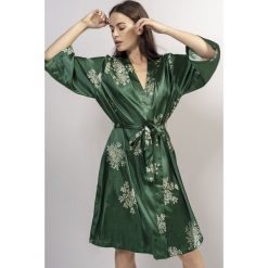 Luksusowy szlafrok Lauren Green. Zielone szlafroki damskie Essenza Home, w paski, z satyny, bez rękawów, bez kaptura. Za 261,99 zł.
