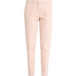 Chinosy damskie: Pieces PCCHINO PANTS Chinosy evening sand