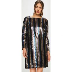 Vero Moda - Sukienka. Czarne sukienki damskie Vero Moda, na co dzień, s, bez wzorów, z poliesteru, eleganckie, z okrągłym kołnierzem, z długim rękawem, długie, mini, proste. W wyprzedaży za 119,90 zł.