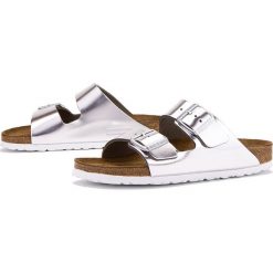 Birkenstock Arizona Soft Footbed 1005961. Klapki damskie Birkenstock, w paski, ze skóry, bez obcasa. W wyprzedaży za 279,99 zł.