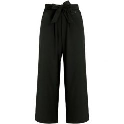 Kuloty Helly Hansen 34076. Czarne spodnie damskie Helly Hansen, l, z elastanu. W wyprzedaży za 179,00 zł.