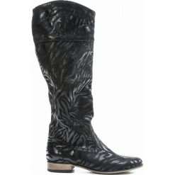 Nieocieplane kozaki bez zamka - skóra naturalna - model 125 - kolor czarny zebra. Czarne kozaki damskie Zapato, na lato, z jeansu, eleganckie, na wysokim obcasie, na płaskiej podeszwie, na zamek. W wyprzedaży za 366,75 zł.