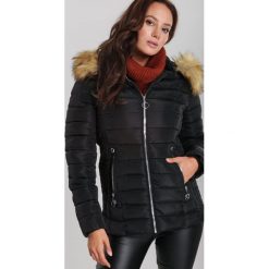Czarna Kurtka Wister. Czarne kurtki damskie Renee, na zimę, xl, bez wzorów, z futra, długie, bez kaptura. Za 199,99 zł.
