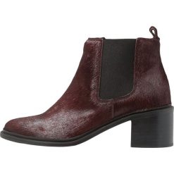 Royal RepubliQ TOWN CHELSEA Ankle boot bordeaux. Czerwone botki damskie skórzane marki Royal RepubliQ. Za 929,00 zł.