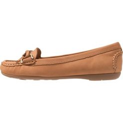 Carvela Comfort CALLY Półbuty wsuwane tan. Pomarańczowe mokasyny damskie marki Carvela Comfort, bez wzorów, ze skóry, bez obcasa, bez zapięcia. Za 479,00 zł.