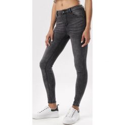 Czarne Spodnie Skinny Chellena. Czarne spodnie damskie Born2be, s, bez wzorów. W wyprzedaży za 99,99 zł.