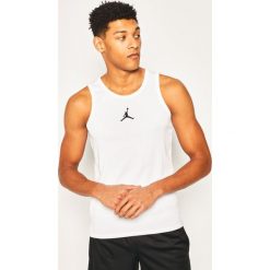 Koszulka techniczna NIKE Jordan 23 Alpha Buzzer Beater AV3242. Białe koszulki męskie Nike, m, bez wzorów, z bawełny, sportowe, polo, bez rękawów. W wyprzedaży za 109,00 zł.