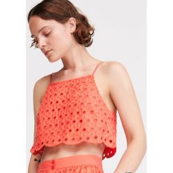 Krótki haftowany top - Pomarańczowy. Pomarańczowe topy damskie Reserved, z haftami, bez kołnierzyka. W wyprzedaży za 49,99 zł.