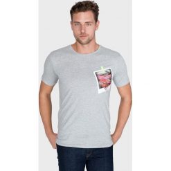 Trussardi Jeans Koszulka Szary. Szare podkoszulki męskie Trussardi Jeans, l, z haftami, z bawełny, z krótkim rękawem. Za 278,95 zł.