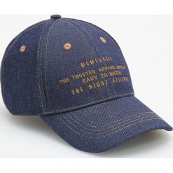 Jeansowa czapka z daszkiem - Granatowy. Niebieskie czapki męskie Reserved, z jeansu. Za 39,99 zł.
