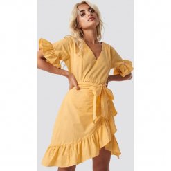 Glamorous Sukienka mini z wiązaniem - Yellow. Żółte sukienki mini Glamorous, w paski, z kopertowym dekoltem, kopertowe. Za 202,95 zł.