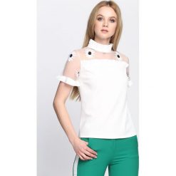 Biała Bluzka Upsa-Daisy. Białe bluzki damskie Born2be, s, bez wzorów, ze stójką, z krótkim rękawem. Za 69,99 zł.