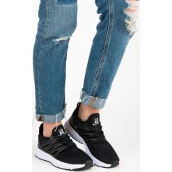 Lekkie obuwie sportowe BEVERLY. Czarne buty sportowe damskie marki Rapter, bez wzorów, bez zapięcia. Za 89,90 zł.