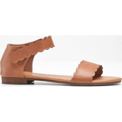 Sandały bonprix koniakowy. Pomarańczowe sandały damskie bonprix, w paski, bez obcasa, z paskami. Za 59,99 zł.