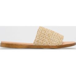 Steve Madden - Klapki Oceana. Czarne klapki damskie Steve Madden, bez wzorów, z materiału, bez obcasa, na obcasie. W wyprzedaży za 129,90 zł.