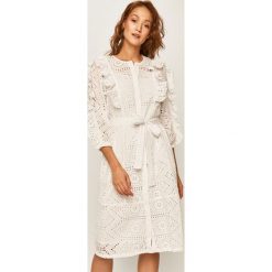 Dkny - Sukienka. Białe sukienki damskie DKNY, na co dzień, s, w paski, z tkaniny, casualowe, bez kołnierzyka, bez rękawów, mini, proste. W wyprzedaży za 799,90 zł.
