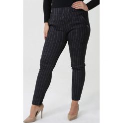 Czarno-Białe Spodnie Araluen. Czarne spodnie damskie Born2be, xl, w paski, z dzianiny, sportowe. Za 59,99 zł.