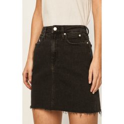 Calvin Klein Jeans - Spódnica jeansowa. Czarne spódniczki damskie Calvin Klein Jeans, na co dzień, bez wzorów, z elastanu, casualowe, mini, proste. Za 299,90 zł.