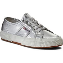 Tenisówki SUPERGA - 2750 Cotmetu S002HG0 Silver 031. Szare półbuty damskie Superga, na co dzień, bez wzorów, z gumy, bez obcasa, na płaskiej podeszwie, bez zapięcia. Za 239,00 zł.