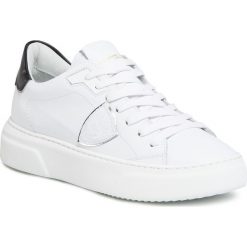 Sneakersy PHILIPPE MODEL - Temple S Femme BYLD V002 Blanc/Noir. Białe półbuty damskie Philippe Model, na co dzień, bez wzorów, ze skóry ekologicznej, bez obcasa, na płaskiej podeszwie, bez zapięcia. W wyprzedaży za 909,00 zł.