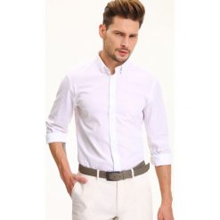 KOSZULA DŁUGI RĘKAW MĘSKA SLIM FIT. Białe koszule męskie Top Secret, na lato, m, bez wzorów, eleganckie, bez kołnierzyka, z długim rękawem. W wyprzedaży za 89,99 zł.