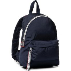 Plecak TOMMY JEANS - Tjw Logo Tape Mi Backpack Nylon AW0AW07638 CBK. Niebieskie plecaki męskie Tommy Jeans, bez wzorów, z jeansu, sportowe. W wyprzedaży za 249,00 zł.