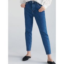 Jeansy mom slim - Granatowy. Niebieskie jeansy damskie Reserved, bez wzorów, z jeansu. Za 119,99 zł.