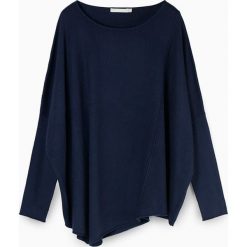 Swetry oversize damskie: Sweter w kolorze granatowym