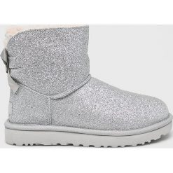 UGG - Śniegowce Mini Bailey Bow Sparkle. Szare śniegowce damskie Ugg, z wełny, bez zapięcia. W wyprzedaży za 649,90 zł.