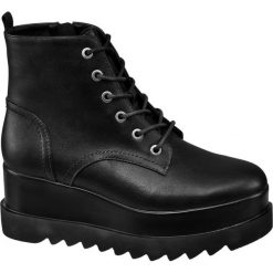 Botki damskie Catwalk czarne. Czarne botki damskie marki Catwalk, z materiału, bez obcasa, na obcasie, bez zapięcia. Za 159,90 zł.