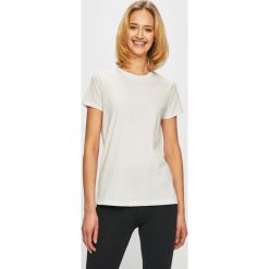 Under Armour - Top. Białe bluzki damskie Under Armour, s, z nadrukiem, z bawełny, z okrągłym kołnierzem, z krótkim rękawem. W wyprzedaży za 69,90 zł.