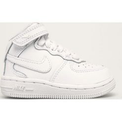 Nike Kids - Buty dziecięce Air Force 1 Mid. Białe trampki chłopięce Nike Kids, bez wzorów, ze skóry, sportowe, z okrągłym noskiem, na sznurówki. Za 199,90 zł.