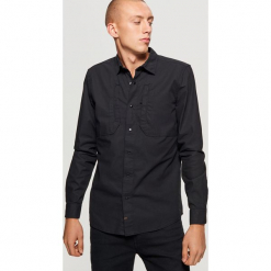 Czarna koszula z kolekcji MODULAR - Czarny. Czarne koszule męskie Cropp, l. Za 99,99 zł.