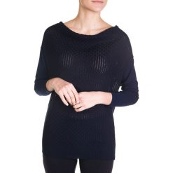 Granatowy sweter z satynowy tyłem QUIOSQUE. Niebieskie bez kategorii QUIOSQUE, z satyny. W wyprzedaży za 39,99 zł.
