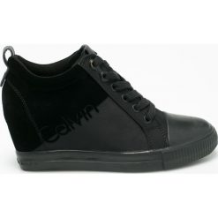 Calvin Klein Jeans - Trampki Rory. Czarne trampki i tenisówki damskie Calvin Klein Jeans, z gumy. W wyprzedaży za 299,90 zł.