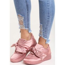 Różowe Buty Sportowe We Found Love. Różowe buty sportowe damskie Born2be, bez wzorów, z satyny, sportowe. Za 89,99 zł.